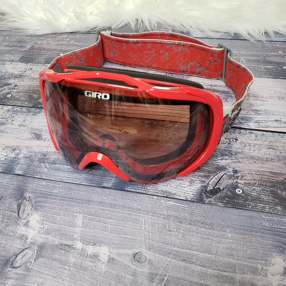⬇️ Giro Red Floral Strap Ski Goggles